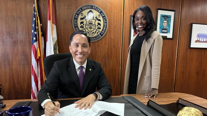 San-Diego-Mayor-desk